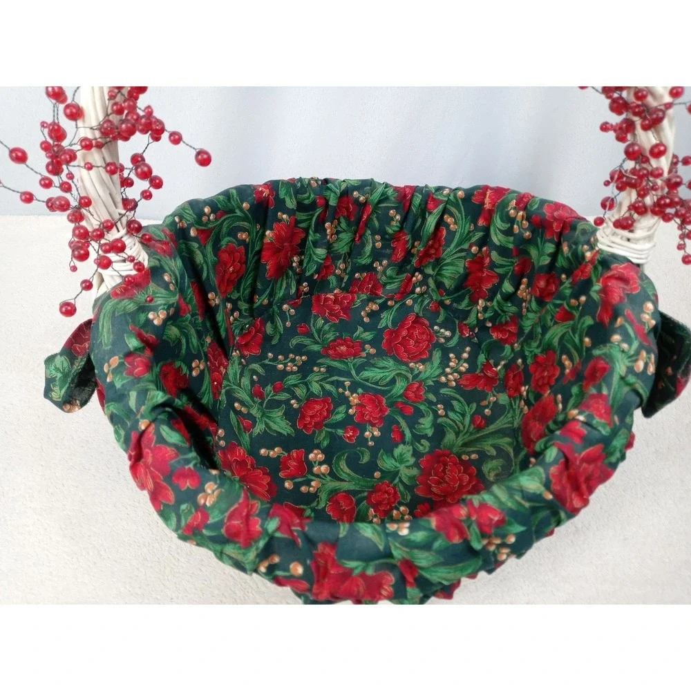 White Wicker‎ Christmas Basket Red Berry Handle Poinsettia Liner Holiday Decor